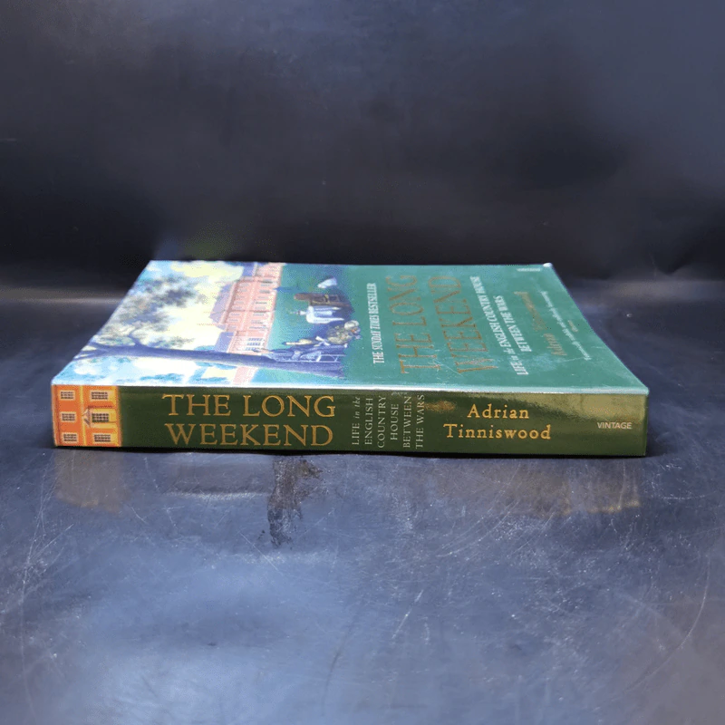 The Long Weekend - Adrian Tinniswood รูปที่ 3