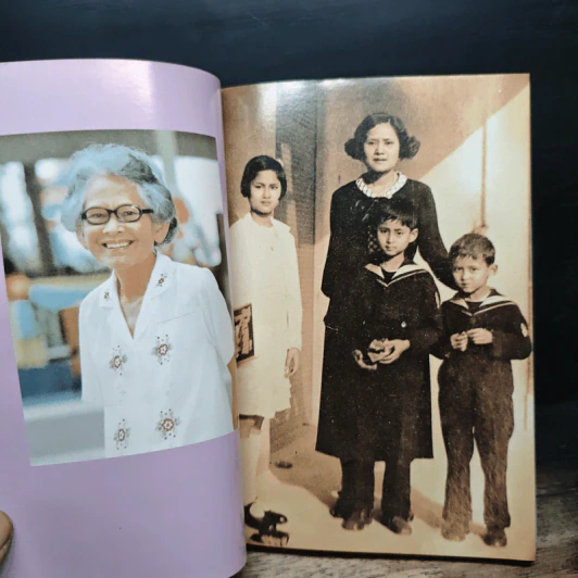 หนังสือ สมเด็จย่า แม่ฟ้าหลวง ย่าของแผ่นดิน รูปที่ 8