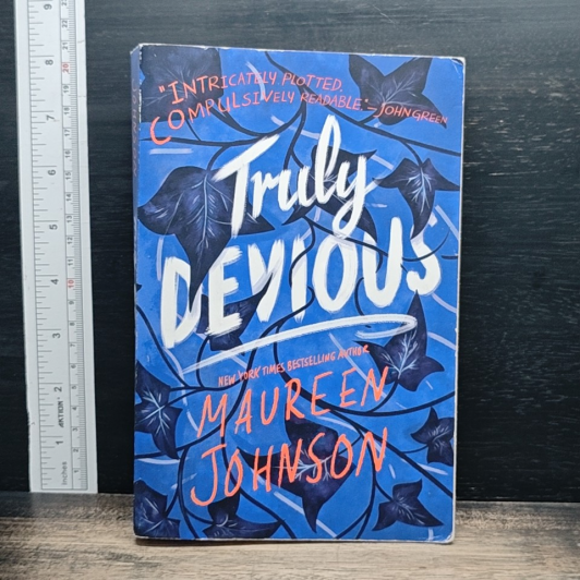Truly Devious รูปที่ 1