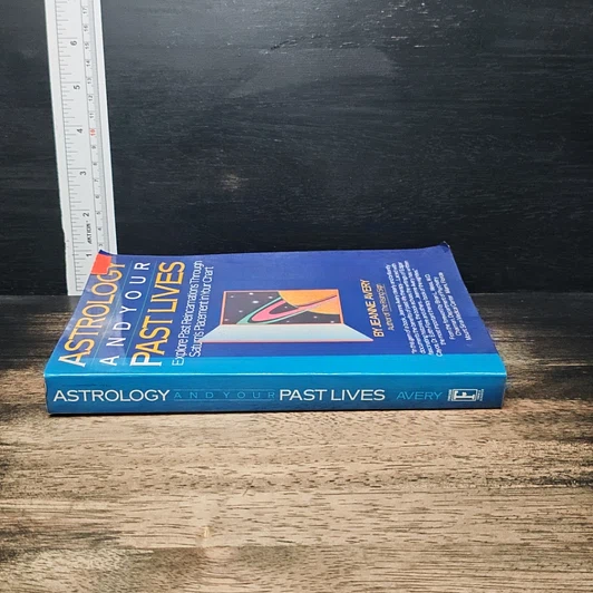 หนังสือ Astrology and Your Past Lives รูปที่ 3