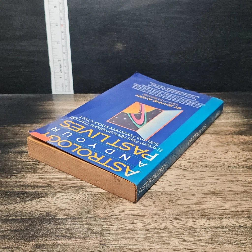 หนังสือ Astrology and Your Past Lives รูปที่ 5