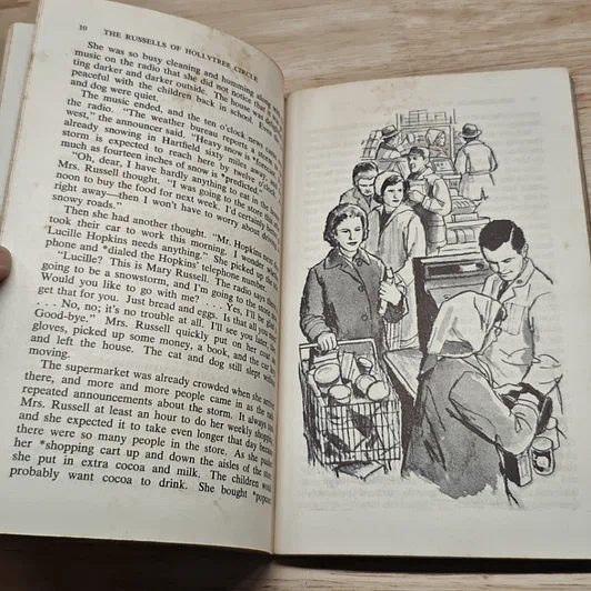 หนังสือ The Russells of Hollytree Circle รูปที่ 7