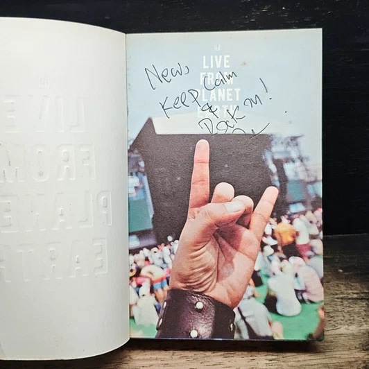 หนังสือ Live From Planet Earth สดจากโลกมนุษย์ รูปที่ 6