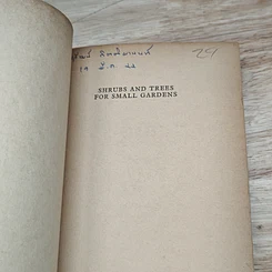 หนังสือ Shrubs and Trees for Small Gardens รูปที่ 6