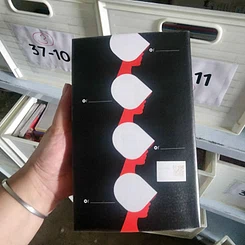หนังสือ The Handmaid’s Tale เรื่องเล่าของสาวรับใช้ - Margaret Atwood รูปที่ 3