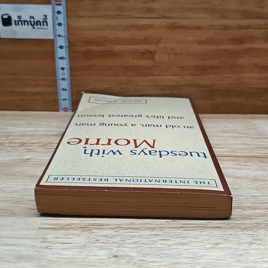 หนังสือ Tuesdays with Morrie: An Old Man, a Young Man, and Life's Greatest Lesson รูปที่ 5
