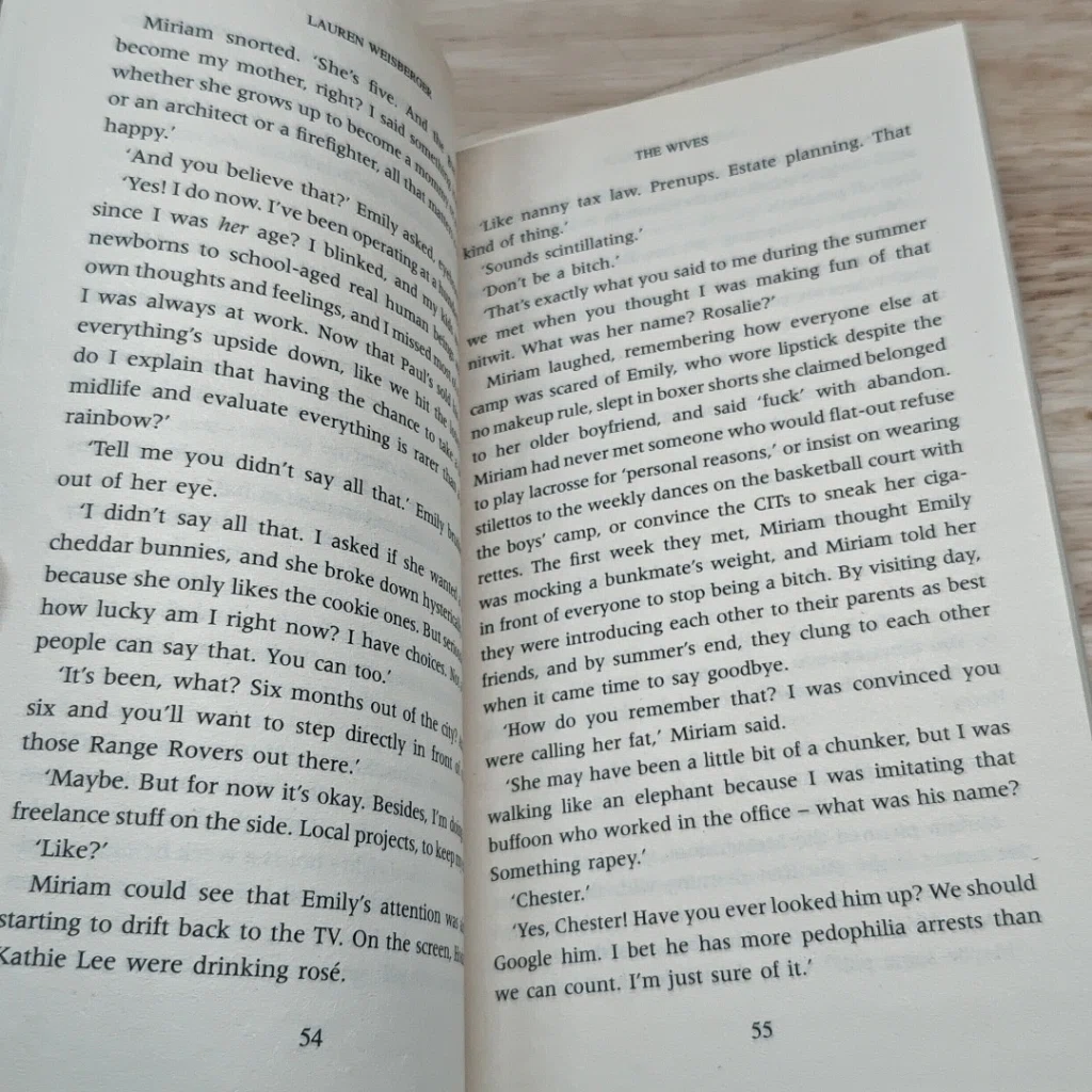 หนังสือ The Wives รูปที่ 7