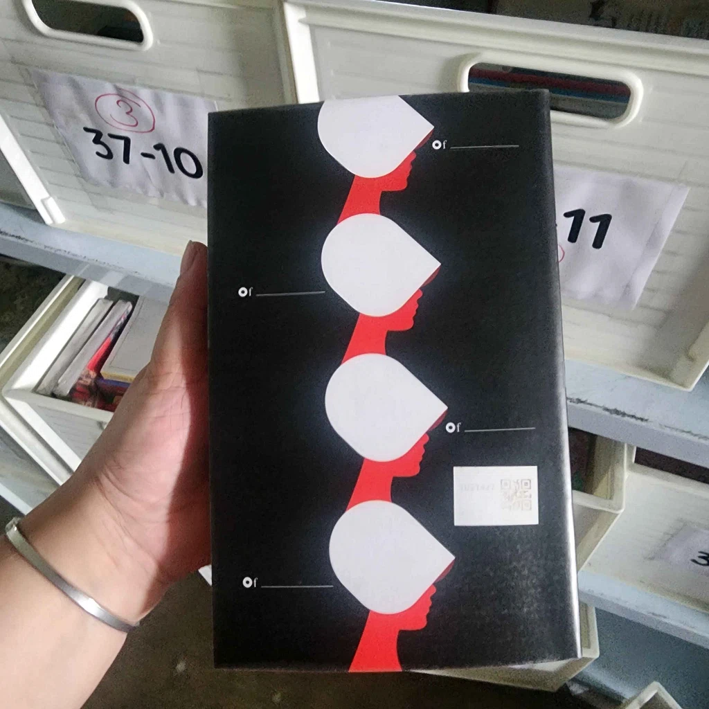 หนังสือ The Handmaid’s Tale เรื่องเล่าของสาวรับใช้ - Margaret Atwood รูปที่ 3