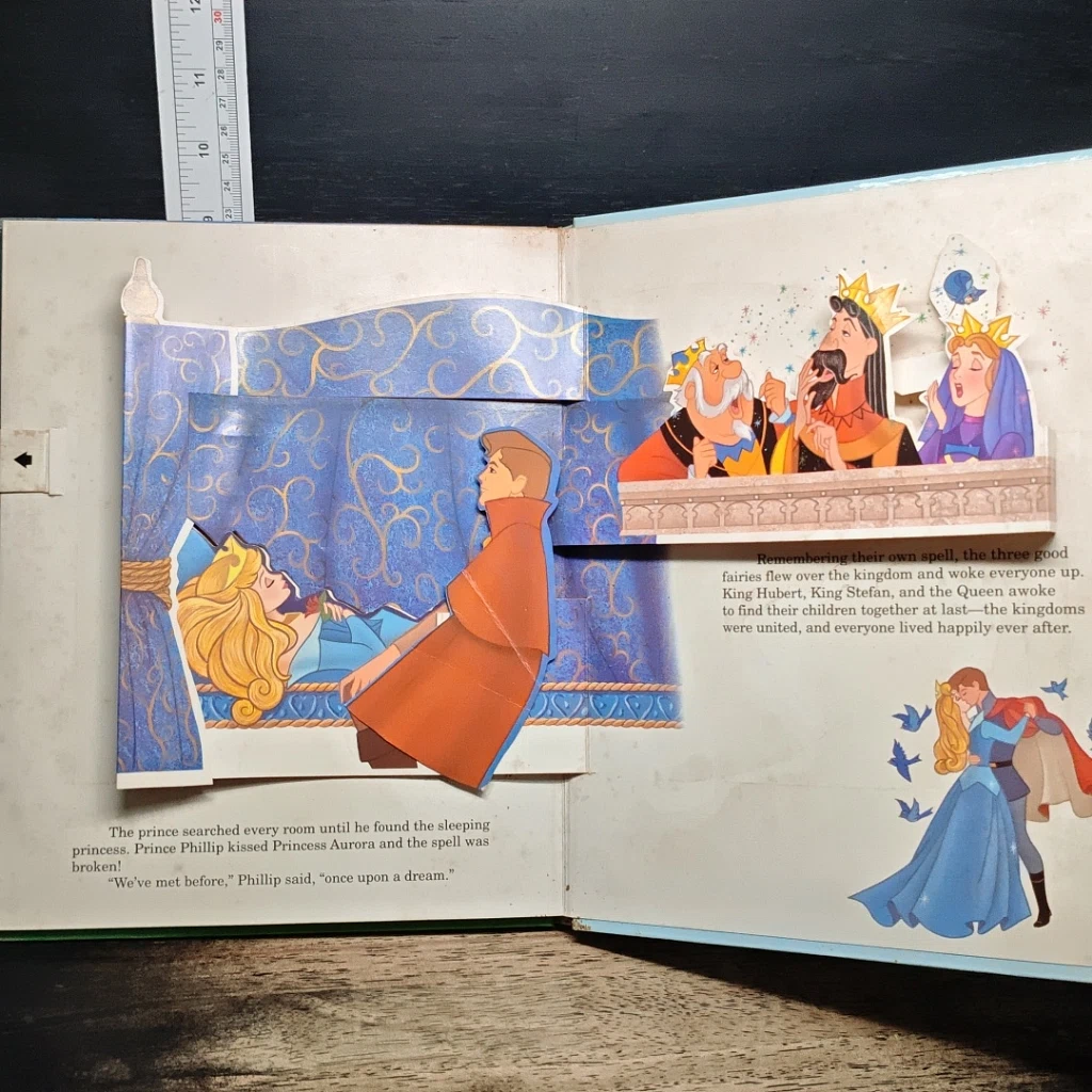 หนังสือ Walt Disney's Sleeping Beauty Pop-Up Book รูปที่ 8