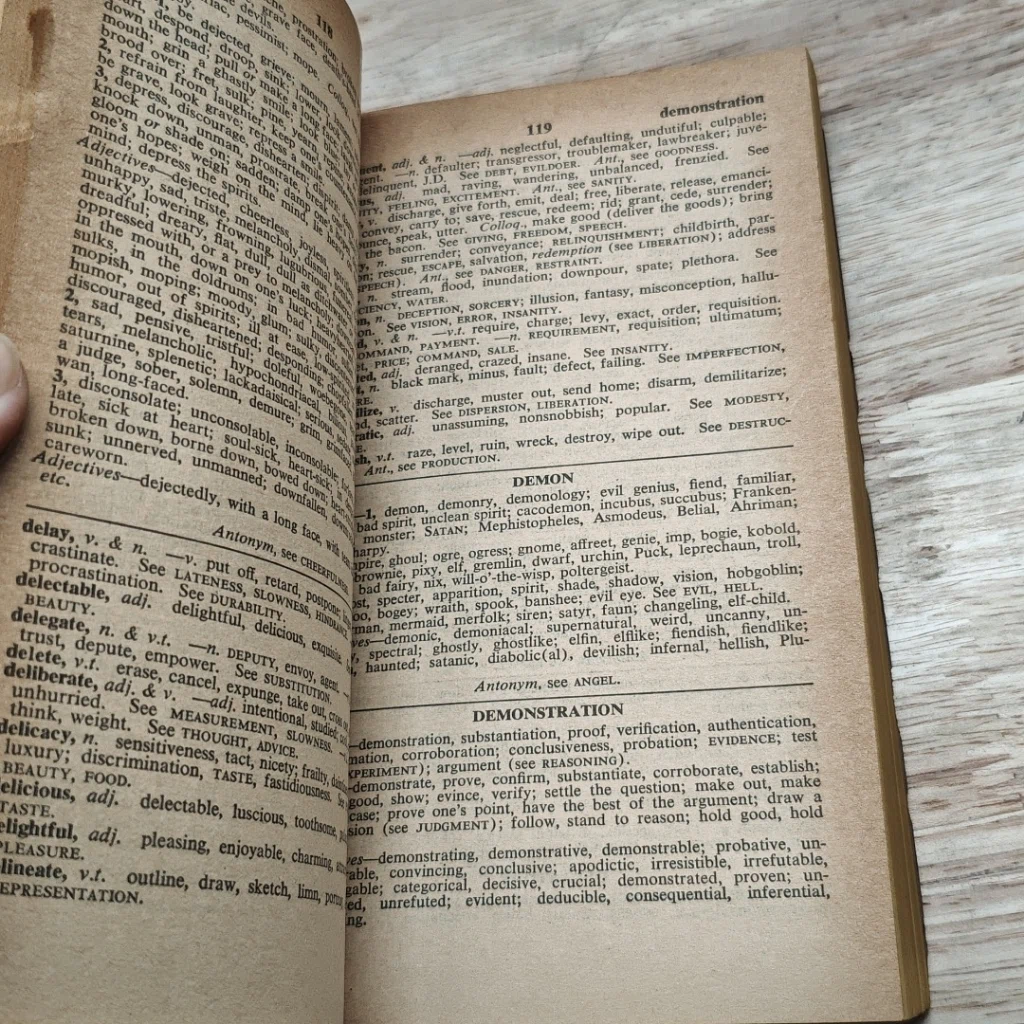 หนังสือ The New American Roget's College Thesaurus In Dictionary Form รูปที่ 8