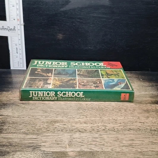 หนังสือ Junior School Dictionary Illustrated in Colour รูปที่ 3