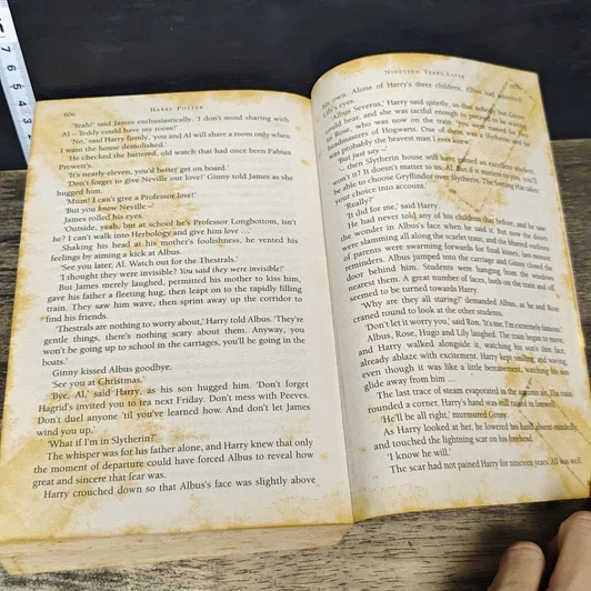 หนังสือ Harry Potter and the Deathly Hallows รูปที่ 8