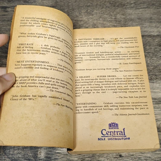 หนังสือ The Pelican Brief รูปที่ 6
