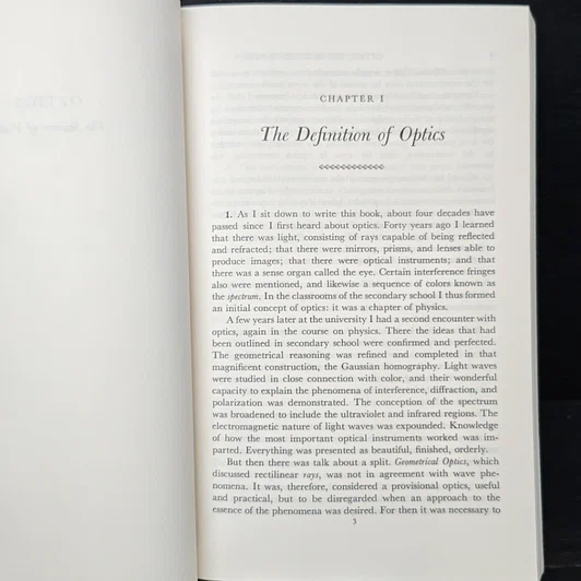 หนังสือ Optics: The Science of Vision รูปที่ 8