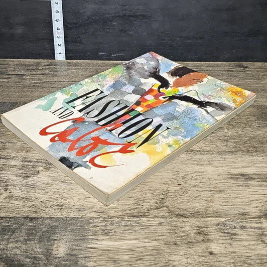 หนังสือ Fashion and Color รูปที่ 3