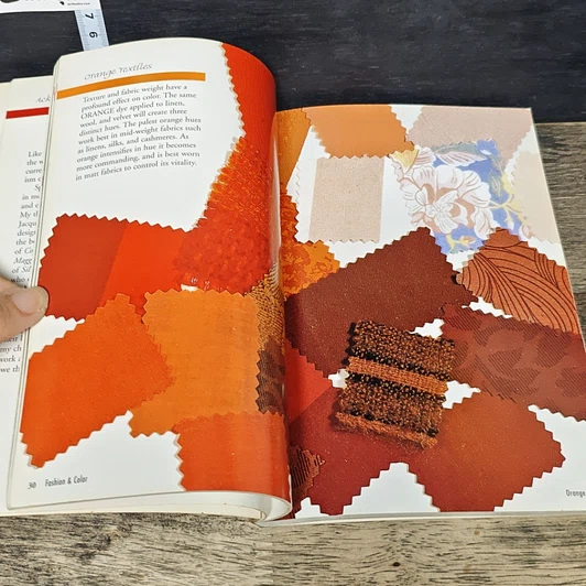 หนังสือ Fashion and Color รูปที่ 8