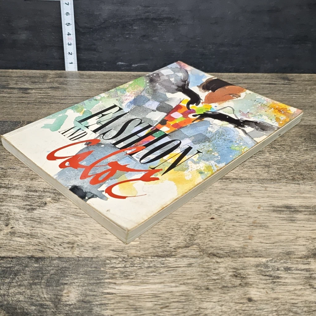 หนังสือ Fashion and Color รูปที่ 3
